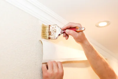 Pose de papier peint à Courties — revêtements muraux et toiles de verre